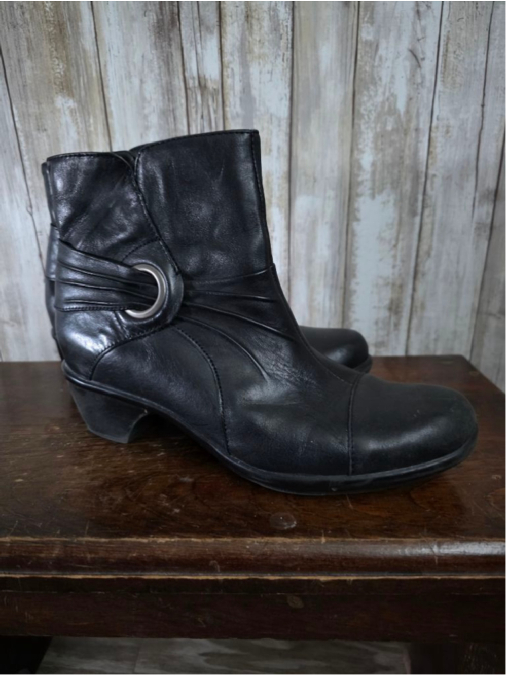 Women's Clarks Black Leather Ankle Boots & Booties Size 7.5